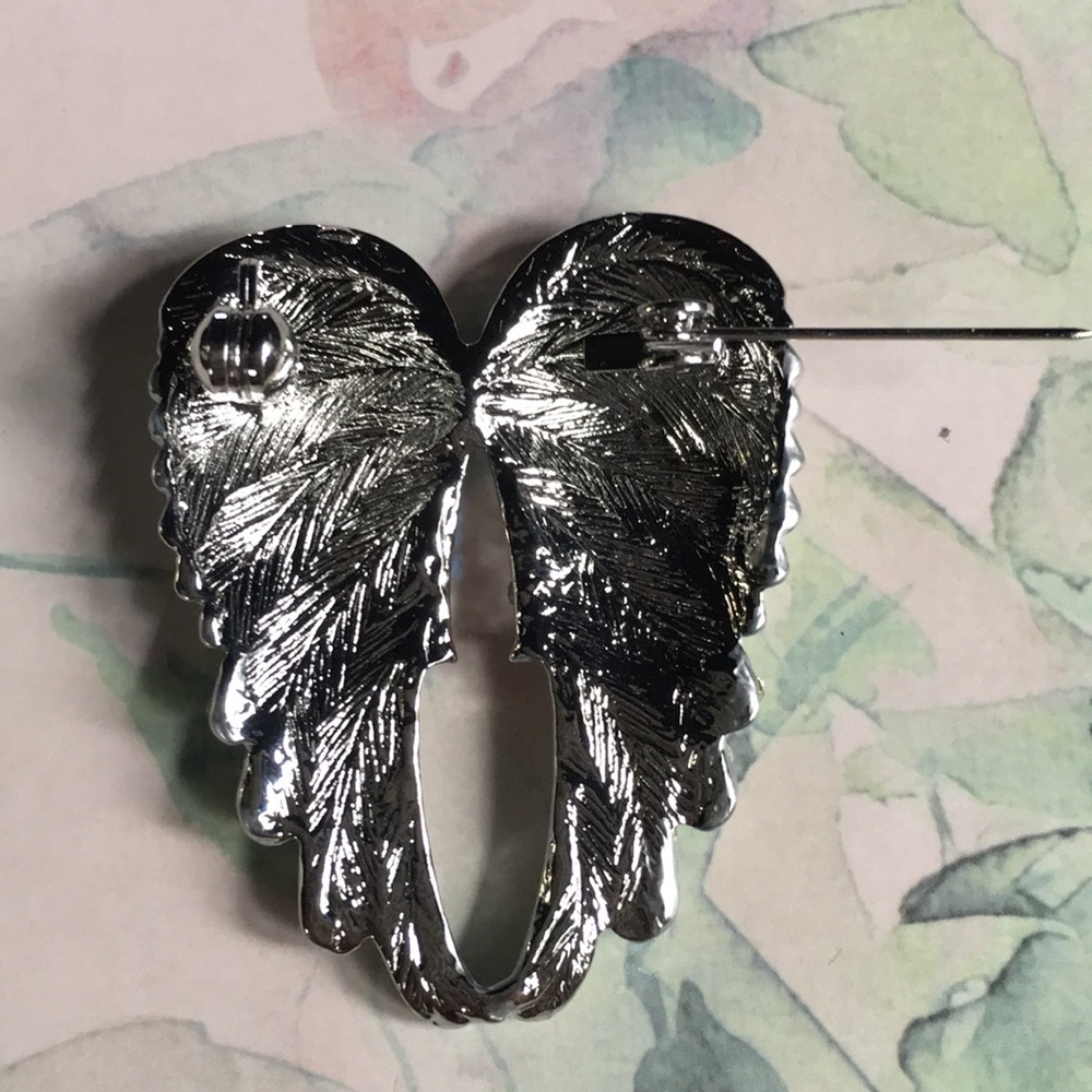 💜Host Pick💜New! Angel Wings Brooch - Picture 3 of 5
